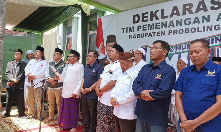 KOALISI: Sejumlah tokoh, agama, politik saat pembaiatan untuk memenangkan AMIN di pilpres nanti. Sebelum dibaiat, ada deklarasi Tim Pemenangan AMIN Kabupaten Probolinggo.