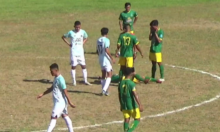 KALAH: Cuplikan pertandingan Persekap melawan Suryanaga Connection.