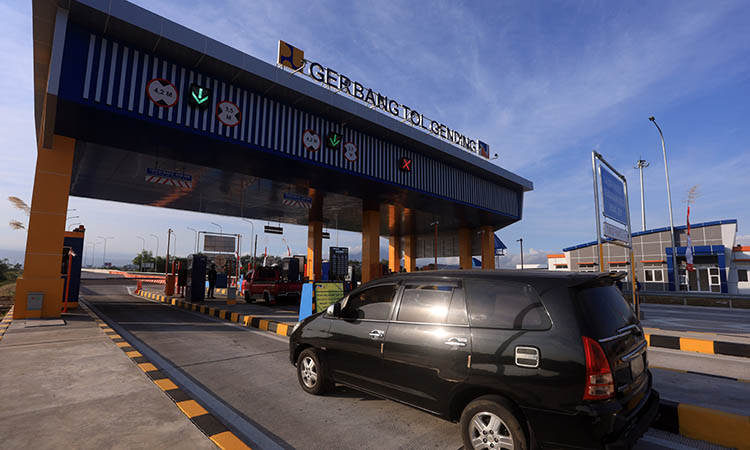 GRATIS LAGI: Tol Gending di Kecamatan Gending, Kabupaten Probolinggo sebagai exit tol menuju Probolinggo Timur ini, lagi-lagi digratiskan.
