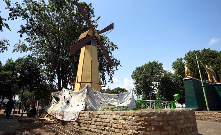 DIKEBUT: Proyek ikon baru di Kota Probolinggo yang sudah tahap finishing.&nbsp;(Zainal Arifin/Jawa Pos Radar Bromo)