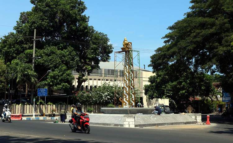 DIKEBUT: Proyek ikon baru di Kota Probolinggo yang sudah tahap finishing.&nbsp;(Zainal Arifin/Jawa Pos Radar Bromo)