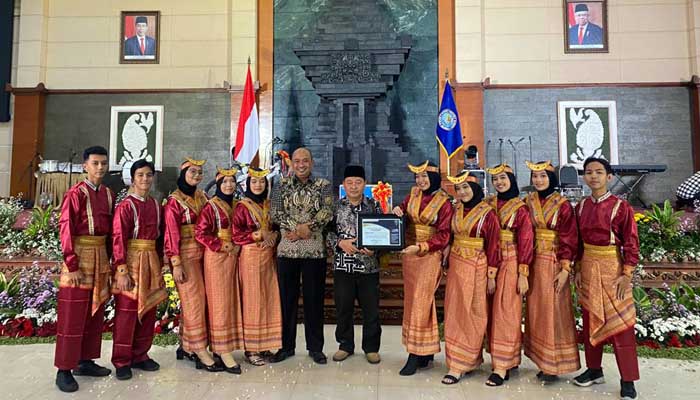 LANGGANAN JUARA : Vocal grup SMAN 1 Pandaan menjadi langganan juara baik di tingkat provinsi dan nasional.