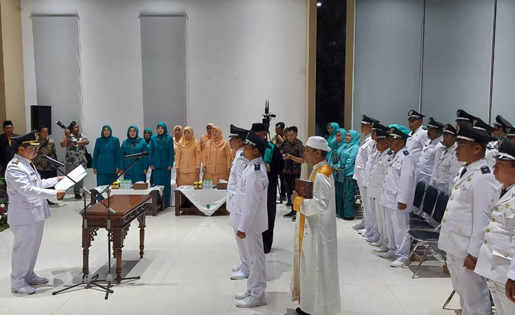 SUMPAH: Prosesi pelantikan pengambilan sumpah jabatan dipimpin langsung oleh Pj Bupati Andriyanto.