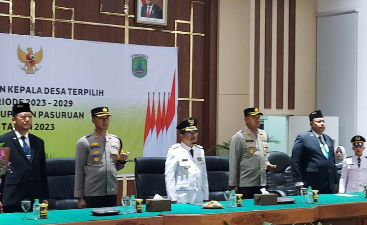 TURUT HADIR: Kapolres Pasuruan dan Kapolres Pasuruan Kota beserta jajaran Pemkab Pasuruan turut menyaksikan jalannya pelantikan.