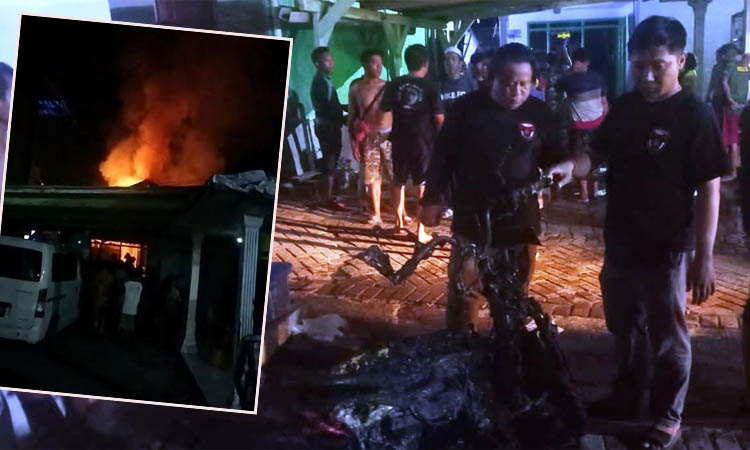 DILALAP API: Rumah milik Yahsul yang terbakar. Tampak salah satu dari dua motor yang terbakar.