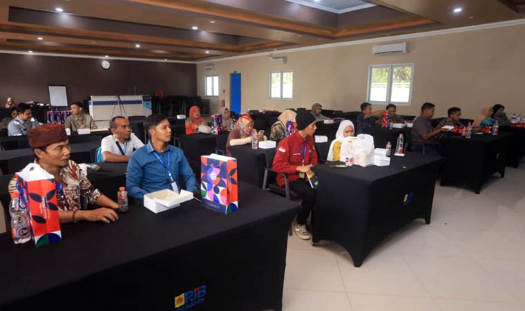 DIKLAT: Pelatihan Fotografi dan Video UMKM bagi binaan CSR PT PLN Nusantara Power UP Paiton.