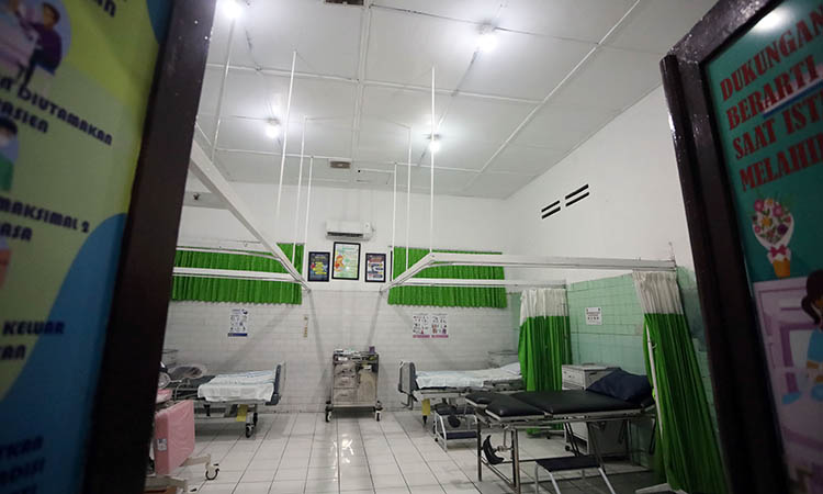 KHAS BELANDA: Plafon khas bangunan Belanda di ruang bersalin RSUD dr Mohamad Saleh pada tahun 2023.