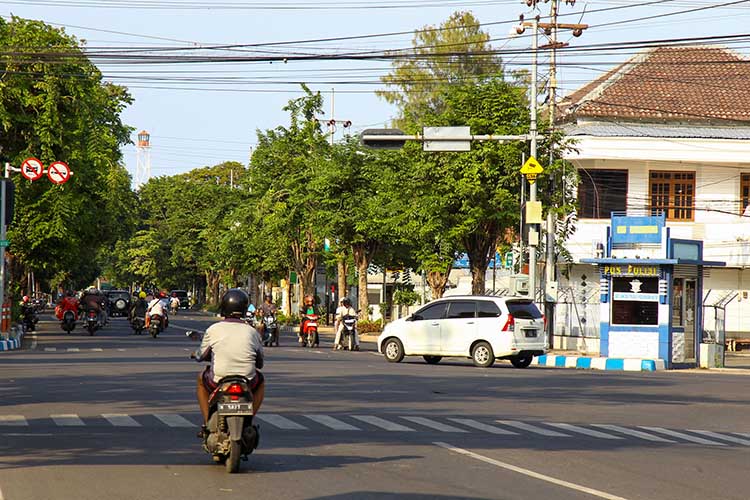 MENUJU PELABUHAN: Jalan Balaikota ke Utara adalah jalur menuju Pelabuhan Pasuruan.