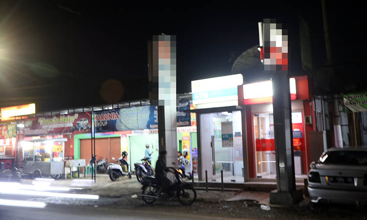 ANJUNGAN TUNAI: ATM di Jalan KH. Hasan Genggong, Kelurahan Sumber Taman, Kecamatan Wonoasih, Kota Probolinggo.