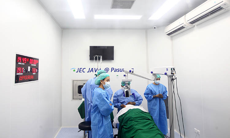 CANGGIH: Tindakan operasi katarak gratis dengan alat yang canggih dan dilakukan oleh para dokter yang memiliki kompetensi di bidang mata.