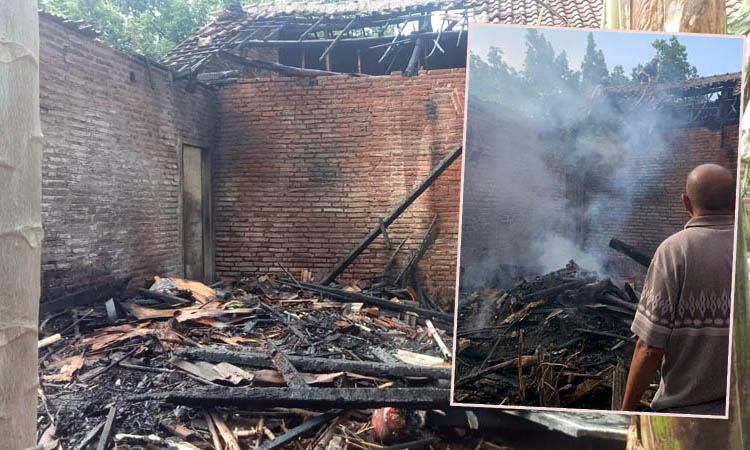 BAKAR ATAP: Rumah warga terbakar di Desa Karangsono, Kecamatan Sukorejo. Inset, warga yang ikut membantu memadamkan api.