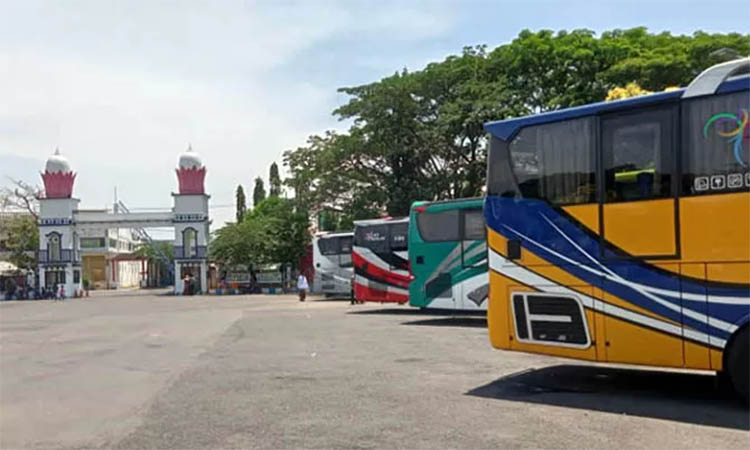 BATAL: Terminal wisata Kota Pasuruan yang tiap hari kedatangan bus.