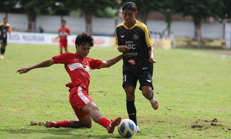 Gelandang bertahan Perssu Sumenep Hairul yang bakal menghadang Pasuruan United.