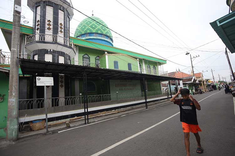MASIH BISA DIGUNAKAN: Masjid Jami` Al Khairat di Jalan Ikan Kakap, Kelurahan/Kecamatan Mayangan, Kota Probolinggo, dipastikan masih bisa digunakan oleh jemaah.