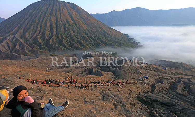 MASIH FAVORIT: Wisata Gunung Bromo yang berada di areal TNBTS masih menjadi favorit wisatawan. Selama 2023, jumlah kunjungan wisatawan ke Gunung Bromo mening