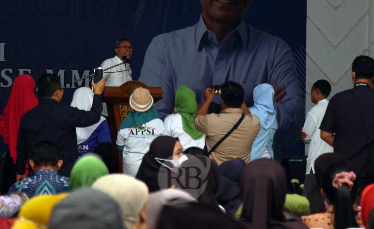 TERUS BERLANJUT: Momen listrik di gedung P3GI Pasuruan padam saat Mendag Zulkifli Hasan menggelar sayembara. (Mokhamad Zubaidillah/ Radar Bromo)