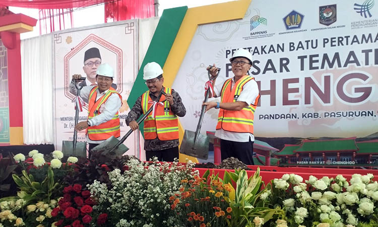 BAKAL DIBANGUN: Mendag RI Zulkifli Hasan saat mengunjungi Pasar Wisata Cheng Hoo Pandaan, Kabupaten Pasuruan.
