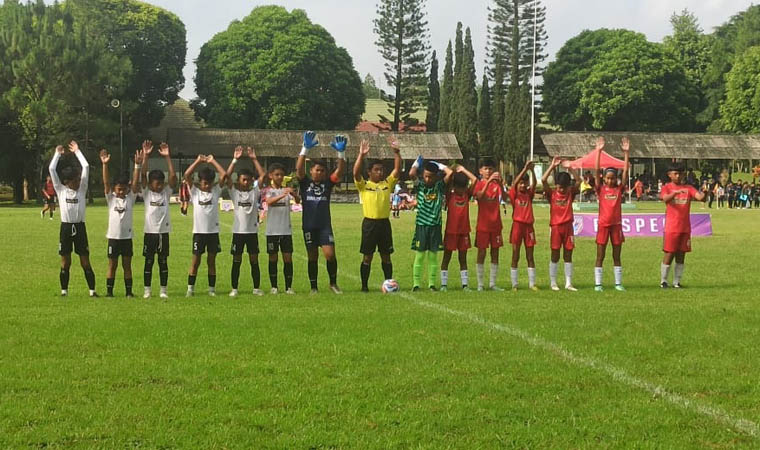 Tim Jawa Power YTL dan tim Sikatan Muda&ndash;Sidoarjo di babak final.