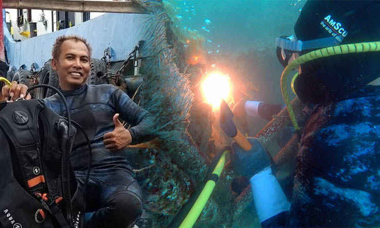 BAWAH LAUT: Iskandar, saat melakukan pengelasan bawah air. Kanan, Iskandar dan peralatannya sebelum bekerja.