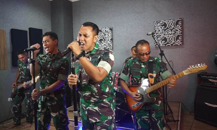 UNTUK PRAJURIT: Lewat Jingle TNI Prima agar bisa mudah diingat dan diresapi ke dalam sanubari masing-masing prajurit.