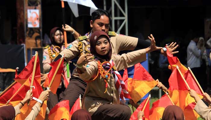 ATRAKTIF: Inilah salah satu penampilan kolaborasi persembahan siswa-siswi SMK Negeri 1 Probolinggo dalam pentas seni.