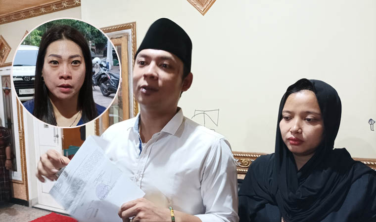 KLARIFIKASI: Dimas (berpeci) saat memperlihatkan bukti pelaporan penganiayaannya oleh Yofie yang menuding berselingkuh dengan Jesicca Armelia (inset).&nbsp;
