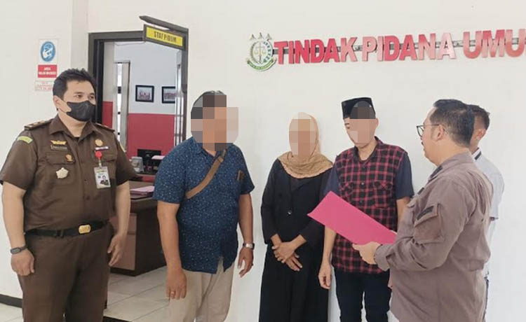 DIHENTIKAN: Kepala Kejaksaan Negeri Kabupaten Probolinggo David Palapa Duarsa menghentikan tuntutan kasus Hu dengan keadilan restoratif beberapa waktu lalu.&nbsp;