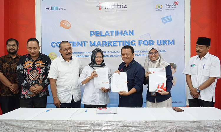 KERJA SAMA: Penandatanganan Kerja Sama Partnership Channel antara KADIN Kota Pasuruan dengan Telkom Pasuruan.