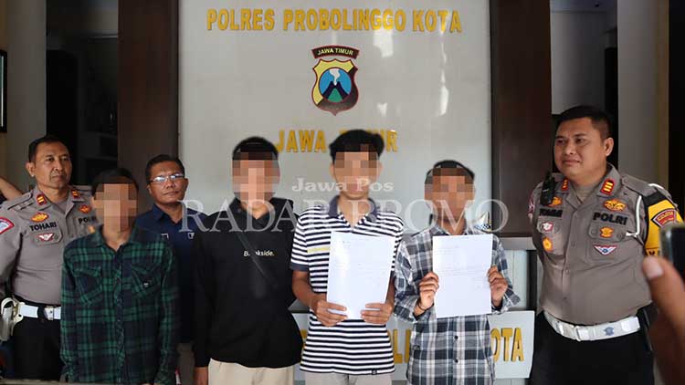 DITINDAK: Empat pemuda yang kebut-kebutan di jalanan Kota Probolinggo dipanggil ke Mapolres Probolinggo Kota, Selasa (27/2) pagi