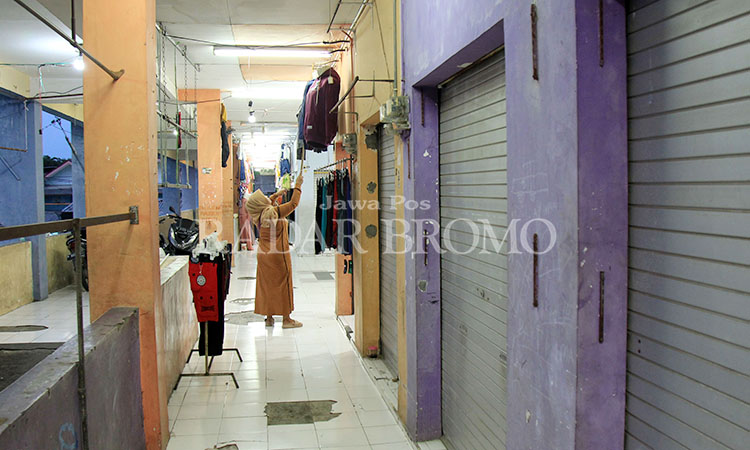 &nbsp;SEPI: Kondisi kios-kios di Pasar Poncol Kota Pasuruan yang banyak tutup.&nbsp;