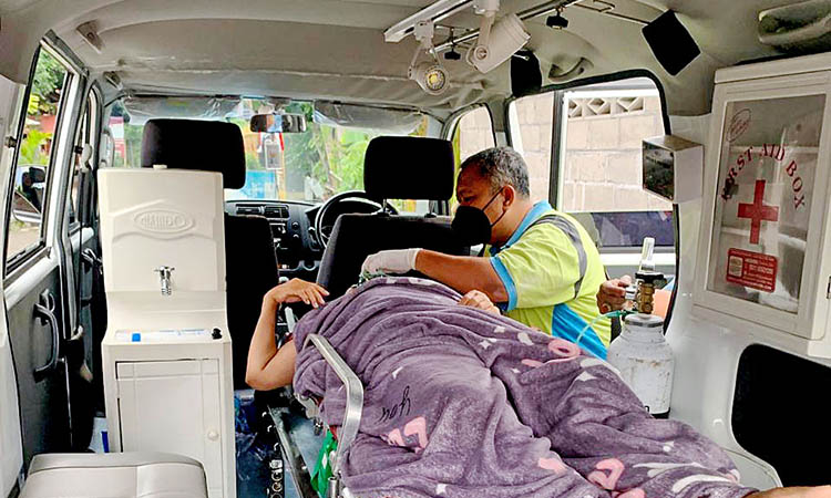 SIAGA: Ambulans siaga Kota Probolinggo 24 jam siap memberikan layanan kesehatan antar jemput. Bahkan saat pasien harus rawat inap, RS di Kota Probolinggo siap melayani dengan layanan berkualitas.