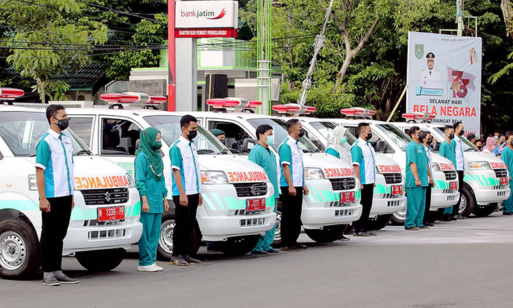 DEMI KESEHATAN: Armada ambulans siaga dan para tenaga kesehatan siap jemput bola memberikan layanan kesehatan pada semua warga Kota Probolinggo.