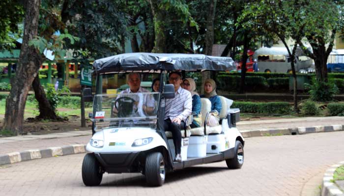 Golf car untuk memberikan edukasi kepada masyarakat tentang pentingnya kendaraan ramah lingkungan dalam pengurangan emosi karbon.