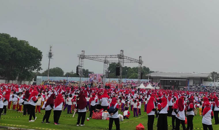 DIPAKAI EVENT: Keramaian di Stadion Unsur saat dipakai kegiatan sebelum Ramadan.