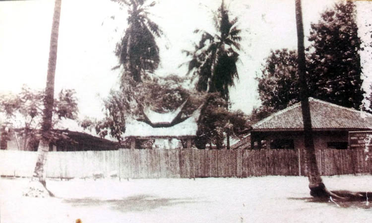 PORTAL: Portal gedung MA Nurul Jadid di Masa Lalu.