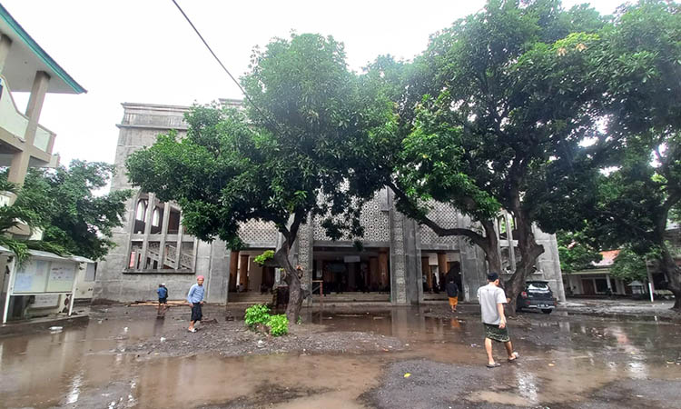 MASJID: Tampak Masjid Jami Nurul Jadid masa sekarang setelah dilakukan renovasi.