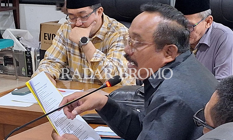 RAPAT: Rapat Pansus Kopi Kapiten di kantor DPRD Kabupaten Pasuruan banyak mengorek tentang latar belakang adanya Kopi Kapiten.