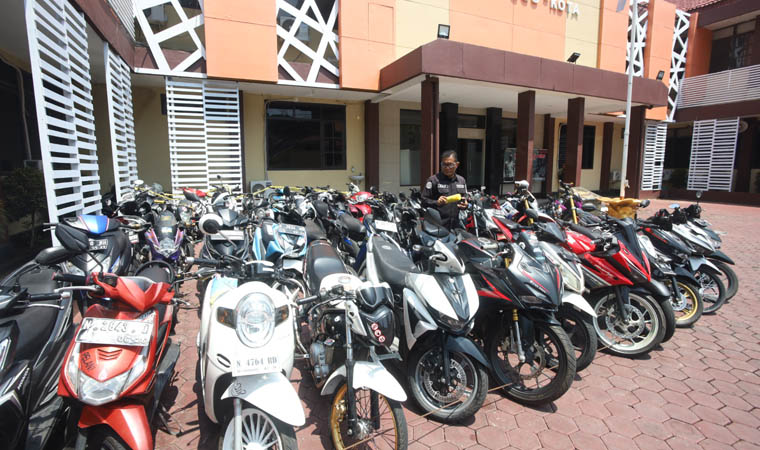 BANYAK: Puluhan motor yang berhasil diamankan Polres probolinggo Kota dari razia balap liar sejak awal Ramadan.