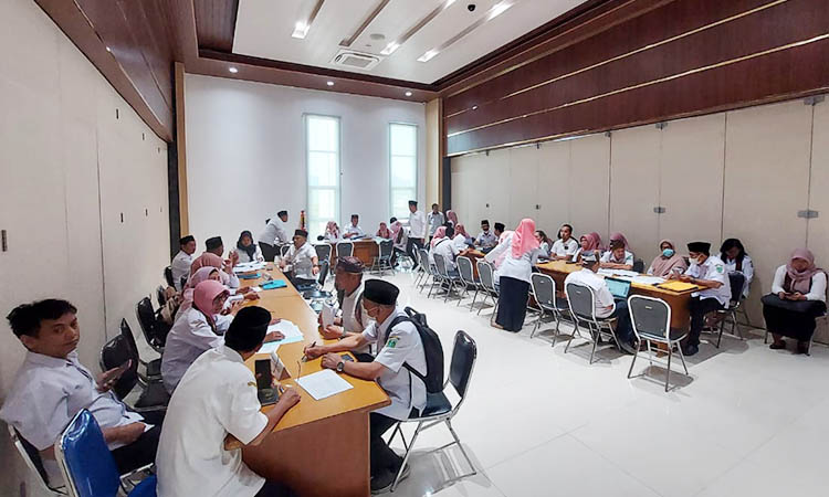 SERIUS: Jalannya sidang kelompok yang dibagi menjadi 3 bagian kelompok konsentrasi.