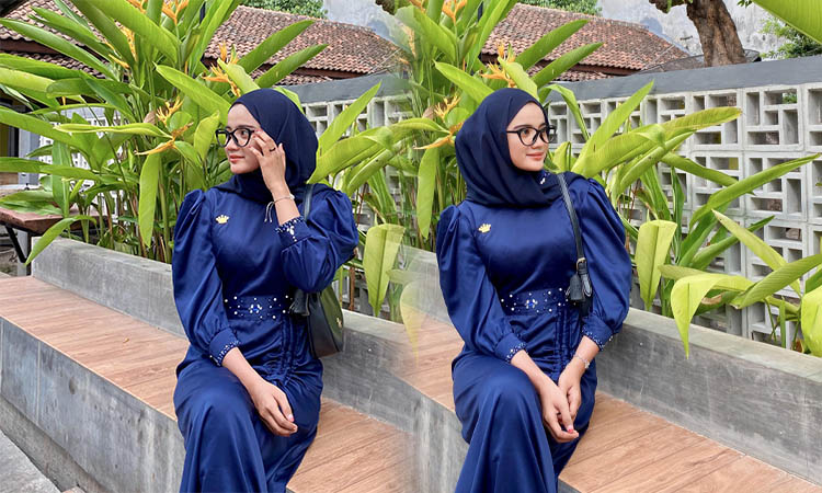KECE: Fitrotin Indah Saro mengenakan gamis warna biru tua dengan mutiara. Tampil kece saat bukber itu harus.