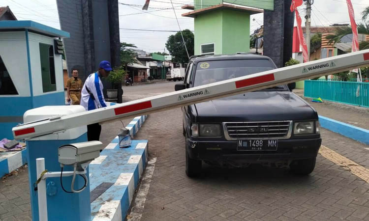 PIHAK KETIGA: Portal parkir elektronik yang sudah diterapkan di RSUD Waluyo Jati.&nbsp;