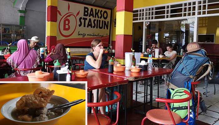 Suasana dan semangkuk bakso Stasiun Probolinggo. (forsquare)