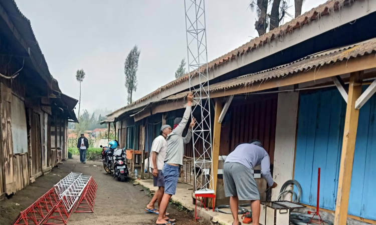 INTERNET DESA: Pada 2023, Pemdes Jetak merealisasikan pembangunan tower Jaringan Internet Desa dan sudah dilakukan uji coba. Tahun ini, akan dikembangkan Jaringan Internet Desa ke warga.