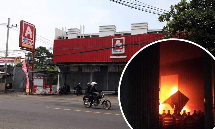 TUTUP: Toko waralaba Alfamidi di Desa Kedung Dalem, Kecamatan Dringu, Kabupaten Probolinggo, tidak lagi beroperasi setelah terbakar, Kamis (28/3) dini hari. (Zainal Arifin/ Radar Bromo)