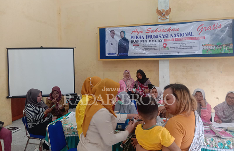 RUTIN: Pelayanan kesehatan dengan mengaktifkan kegiatan posyandu di tiap dusun.