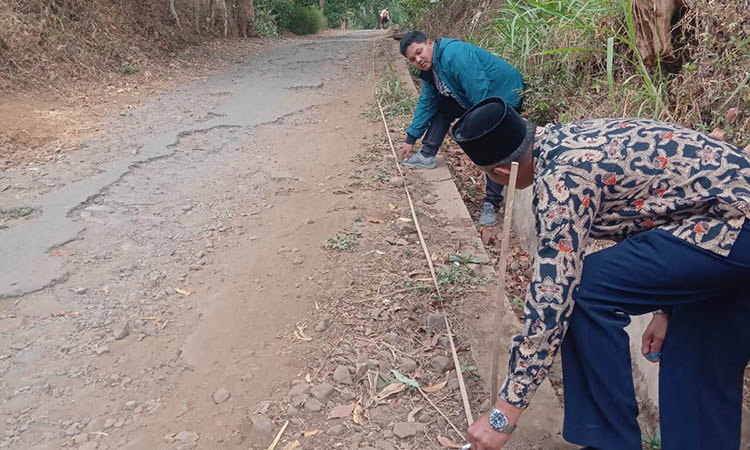INFRASTRUKTUR: Peningkatan infrastruktur jalan, menjadi prioritas pembangunan Desa Sukapura. Tahun 2024, Pemdes Sukapura rencanakan pengaspalan jalan di sejumlah titik.