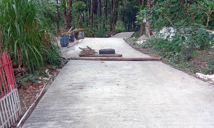 AKSES: Memudahkan akses warga, Pemdes Sukapura realisasikan pembangunan jalan rabat di Dusun Kebonsengon pada tahun 2023 kemarin.