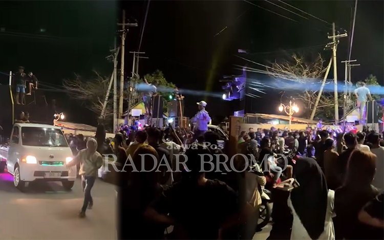 RAMAI: Sejumlah pemuda dengan membawa sound di Simpang Lima, Kelurahan/Kecamatan Mayangan, Kota Probolinggo, Sabtu (30/3) malam.