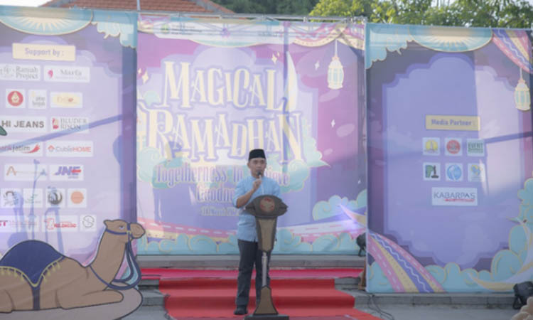 HADIR: Wakil Wali Kota Pasuruan H. Adi Wibowo, S.TP. M.Si saat membuka Magical Ramadhan gelaran FKCN Kota Pasuruan di Taman Kota Pasuruan Senin (31/3).