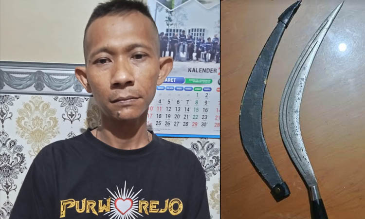 DIAMANKAN: Totok Handoko, warga Kecamatan Purworejo, Kota Pasuruan yang sudah diamankan di Mapolsek Purwosari. Kiri, celurit yang dibawa Totok.&nbsp;